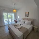 White Pebble Apartmanhotel