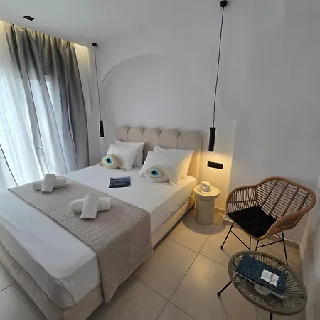 White Pebble Aparthotel