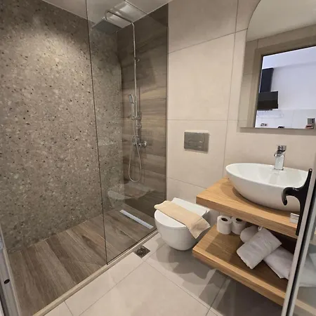 公寓式酒店 White Pebble 3*