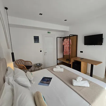 White Pebble Aparthotel 3*
