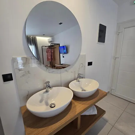 White Pebble 公寓式酒店 斯基亚索斯镇