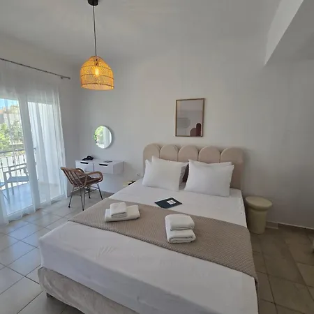 White Pebble 斯基亚索斯镇