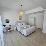 Aparthotel White Pebble 3*