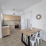 White Pebble 3*