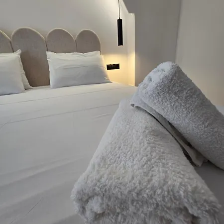 White Pebble Aparthotel