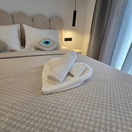 아파트호텔 White Pebble 스키아토스 타운