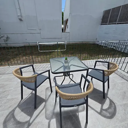 White Pebble 3* Skiathos