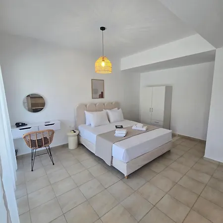 Apartahotel White Pebble 3*