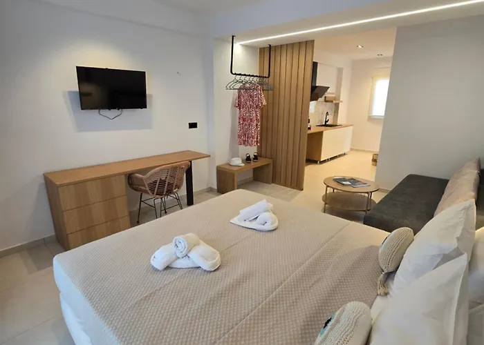 Aparthotel White Pebble Skiathos Town
