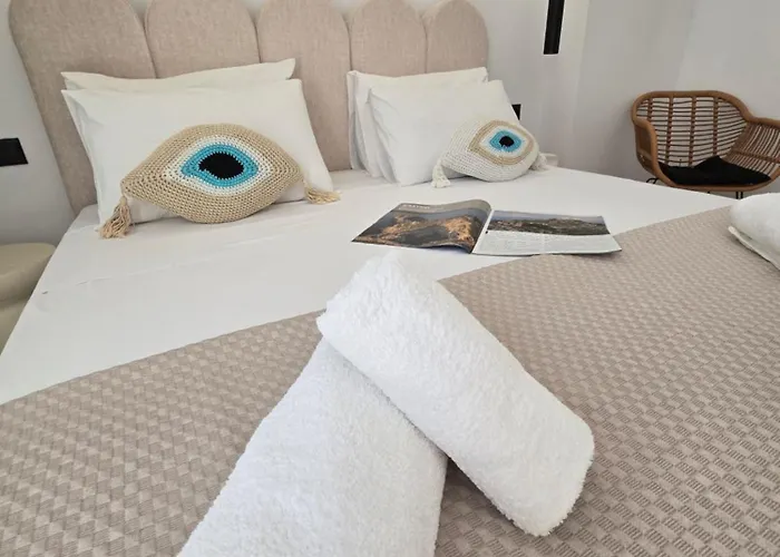 Aparthotel White Pebble 3*