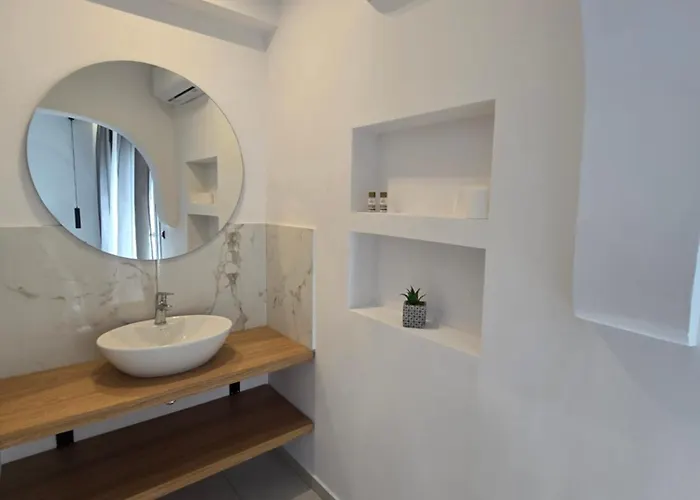 Aparthotel White Pebble 3*