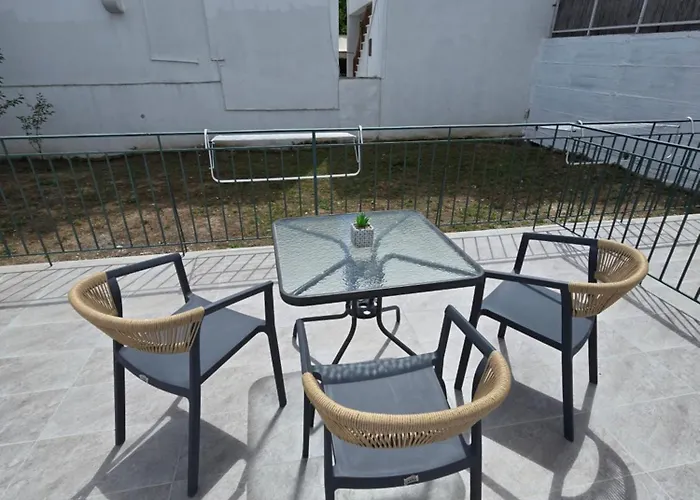 White Pebble 3* Skiathos Town