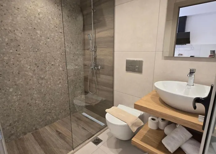 Aparthotel White Pebble 3*