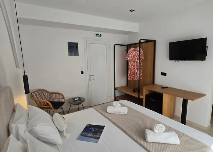 White Pebble Aparthotel 3*