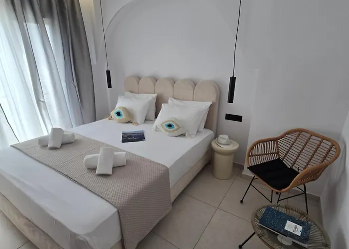 White Pebble 3* Skiathos Town