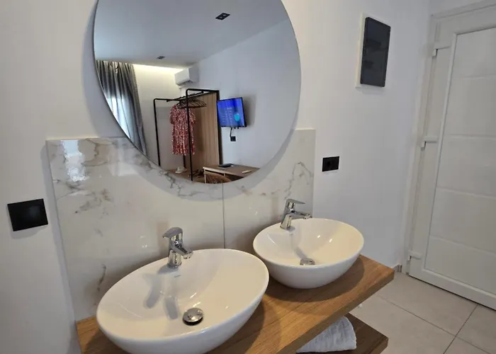 White Pebble Aparthotel Skiathos Town