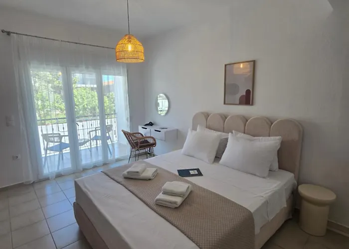 White Pebble Aparthotel