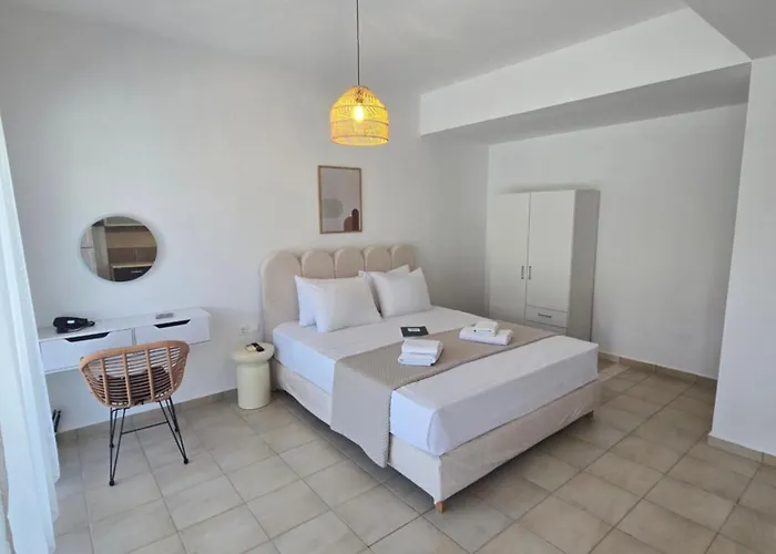 Aparthotel White Pebble 3*