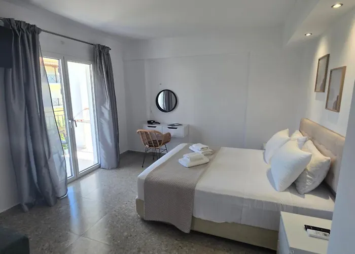 Aparthotel White Pebble Skiathos Town