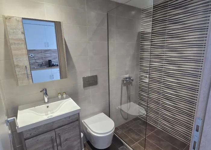 Aparthotel White Pebble 3*