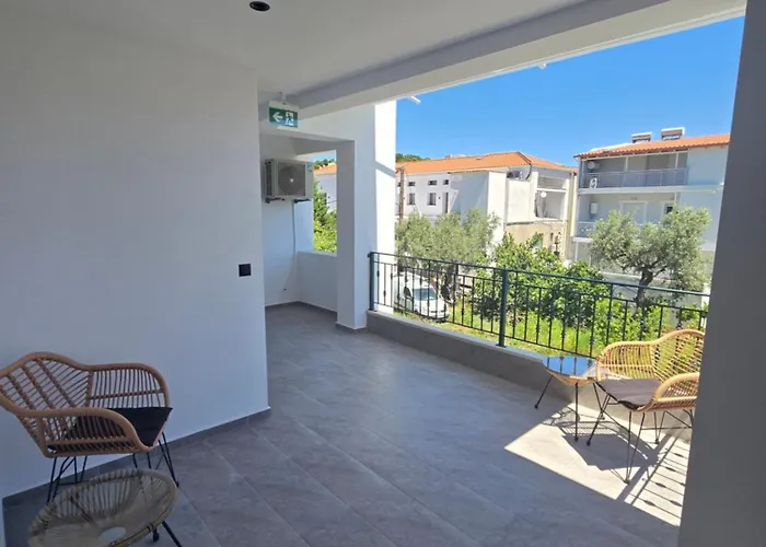 Aparthotel White Pebble Skiathos Town