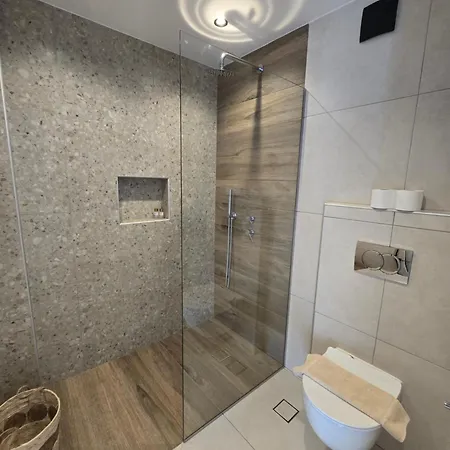 White Pebble העיירה סקיאתוס